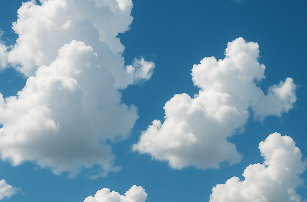 Weiße Wolken, von unten gesehen.